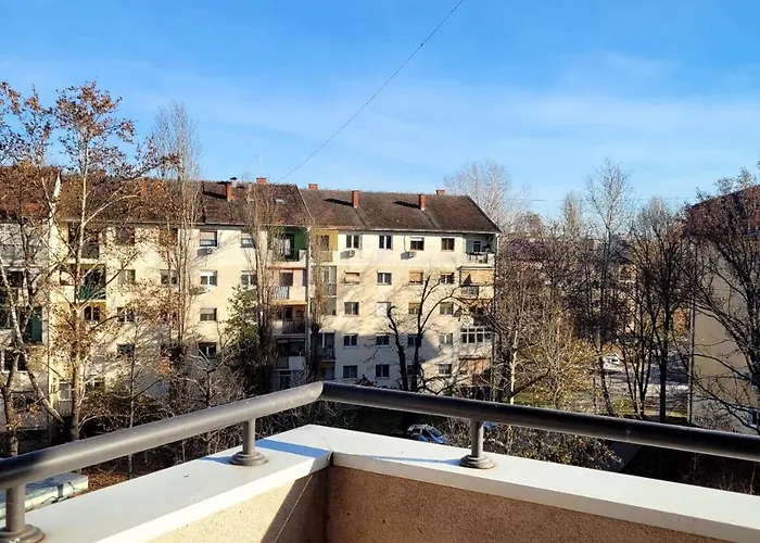 Urban Nest Detelinara Free Public Parking * Нови-Сад