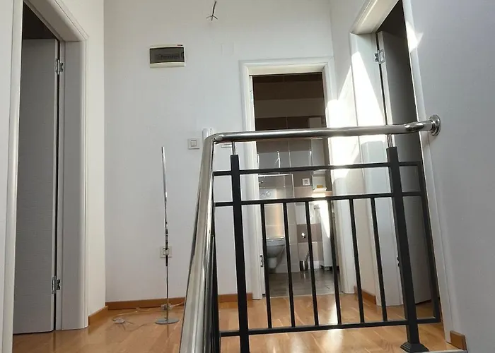 Urban Nest Detelinara Free Public Parking Апартаменты